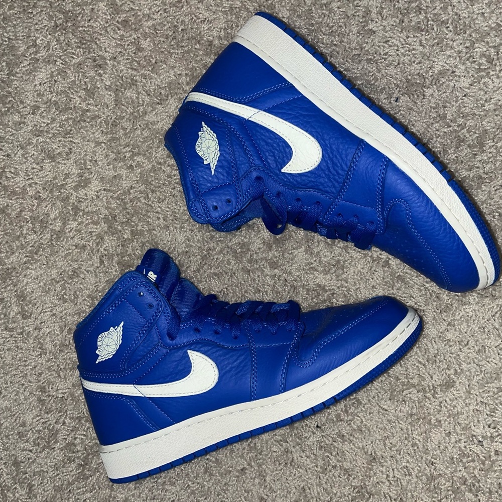 Air Jordan 1 Retro OG Hyper Royal